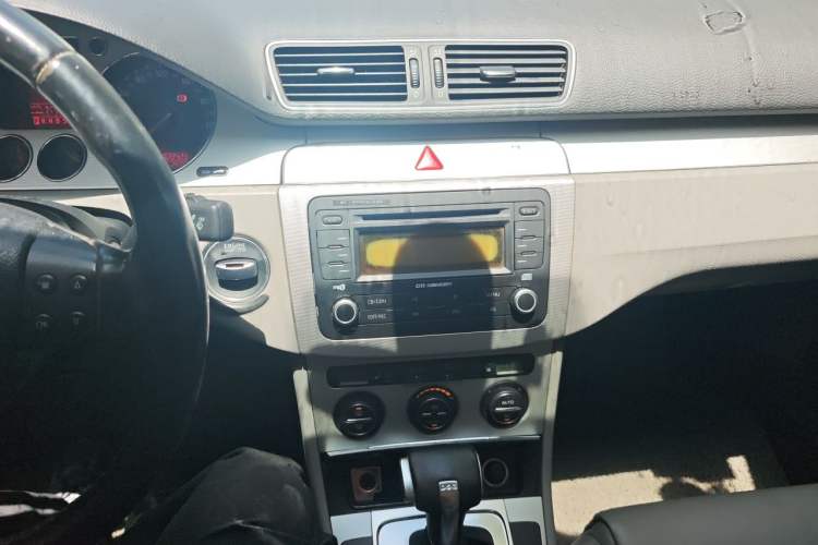 Used Volkswagen Magotan 2011 2.0 TSI DSG Comfort Edition Audio And AC Panel