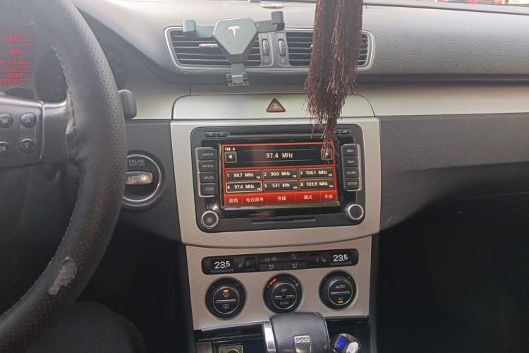 Used Volkswagen Magotan 2011 2.0 TSI DSG Luxury Edition Audio And AC Panel
