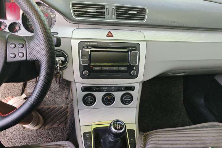 Used Volkswagen Magotan 2011 1.8TSI Manual Comfort Model Audio And AC Panel