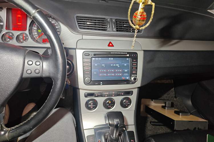 Used Volkswagen Magotan 2011 1.8TSI DSG Luxury Model Audio And AC Panel