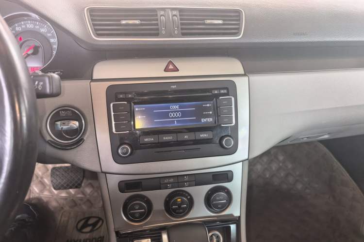 Used Volkswagen Magotan 2011 1.4 TSI Elite Edition Audio And AC Panel
