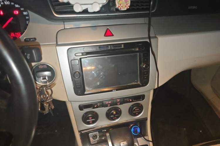Used Volkswagen Magotan 2011 1.8TSI DSG Luxury Model Audio And AC Panel