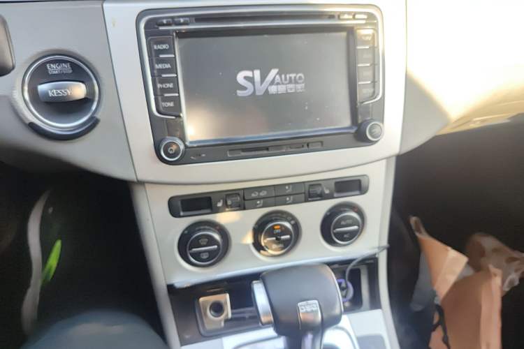 Used Volkswagen Magotan 2011 2.0 TSI DSG Comfort Edition Audio And AC Panel