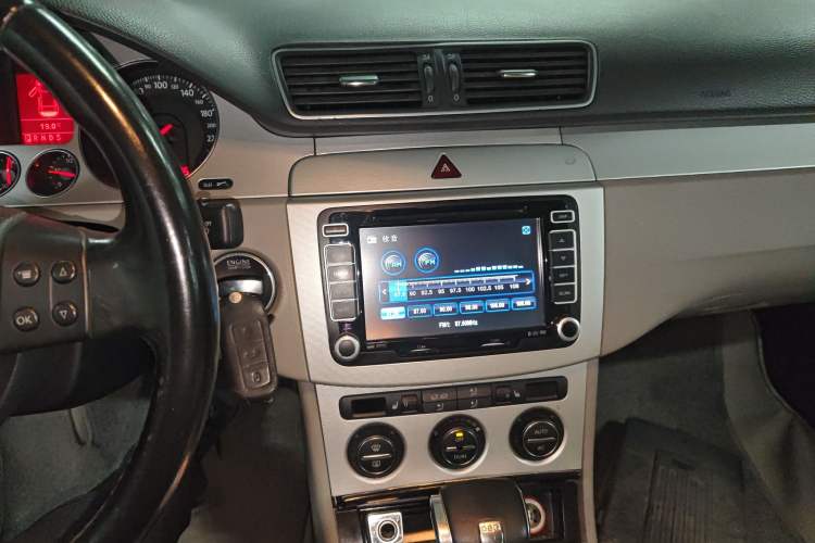Used Volkswagen Magotan 2011 1.8TSI DSG Comfort Model Audio And AC Panel