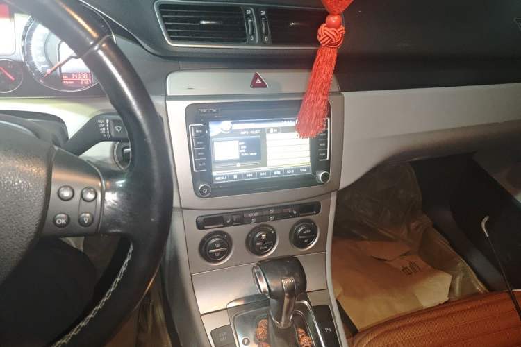 Used Volkswagen Magotan 2011 1.4 TSI Elite Edition Audio And AC Panel