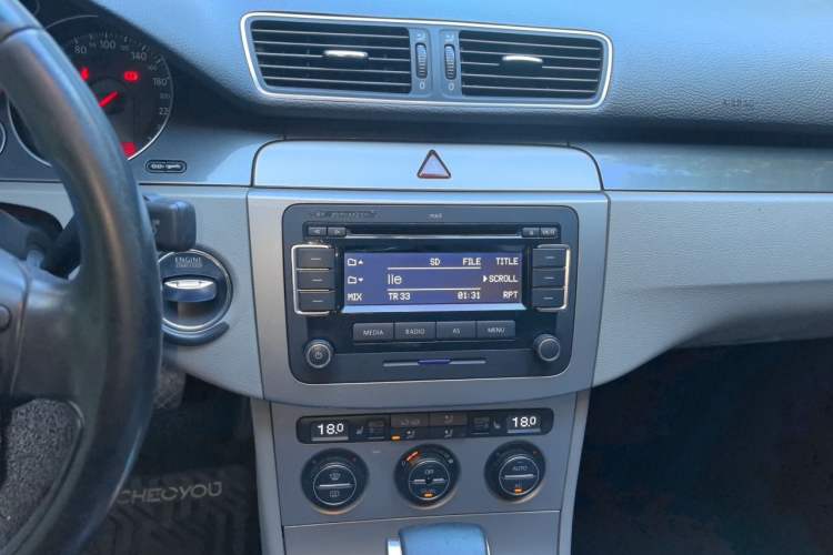 Used Volkswagen Magotan 2011 1.4 TSI Elite Edition Audio And AC Panel