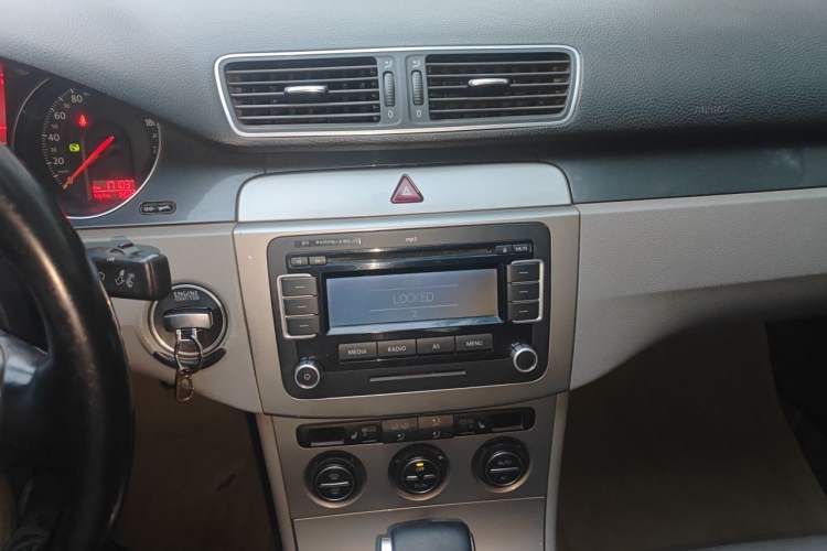 Used Volkswagen Magotan 2011 1.4 TSI Elite Edition Audio And AC Panel