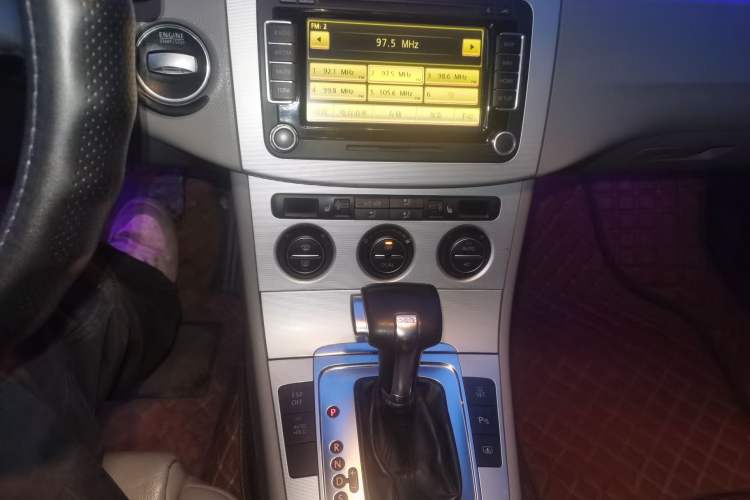 Used Volkswagen Magotan 2011 2.0 TSI DSG Luxury Edition Audio And AC Panel