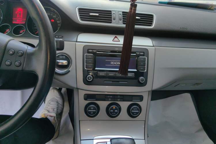Used Volkswagen Magotan 2011 1.4 TSI Elite Edition Audio And AC Panel