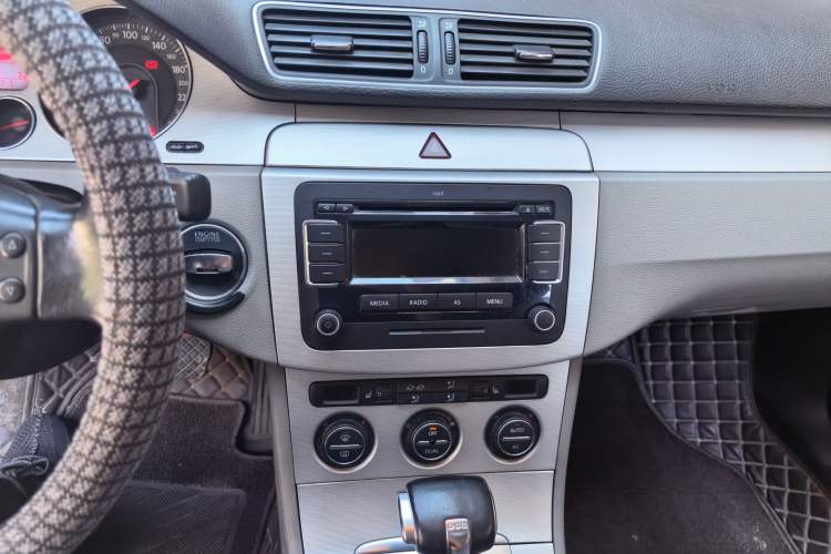 Used Volkswagen Magotan 2011 1.8TSI DSG Comfort Model Audio And AC Panel