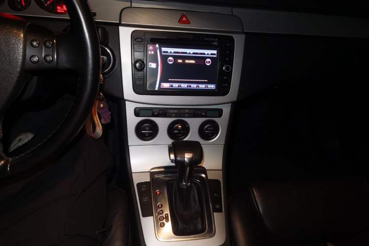 Used Volkswagen Magotan 2011 1.8TSI DSG Luxury Model Audio And AC Panel