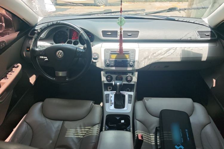 Used Volkswagen Magotan 2011 2.0 TSI DSG Comfort Edition Center Console