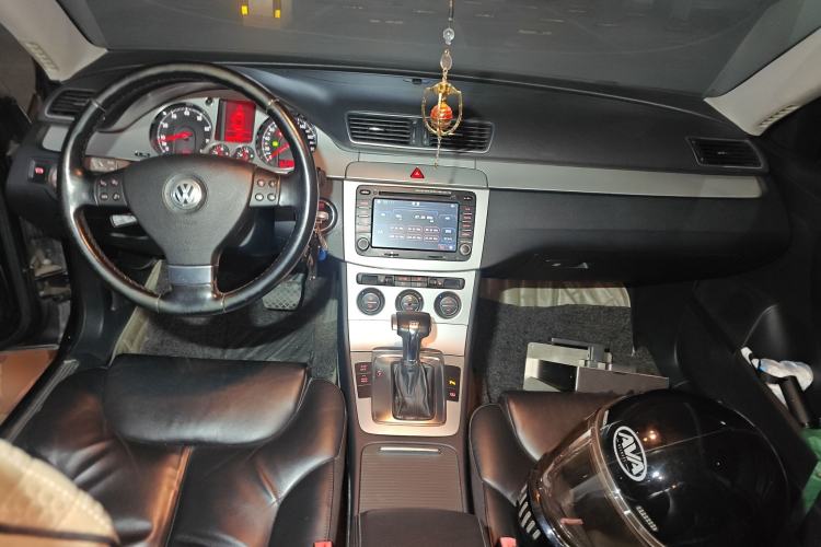 Used Volkswagen Magotan 2011 1.8TSI DSG Luxury Model Center Console