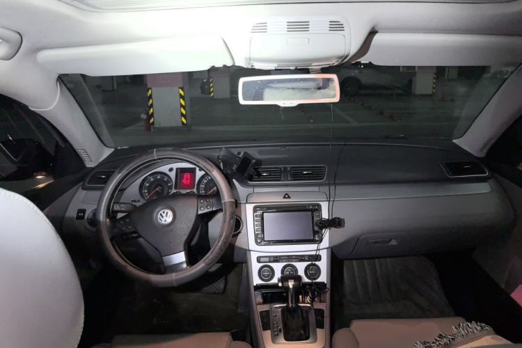 Used Volkswagen Magotan 2011 1.8TSI DSG Comfort Model Center Console