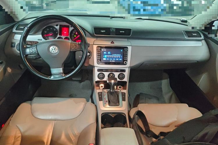 Used Volkswagen Magotan 2011 1.8TSI DSG Comfort Model Center Console