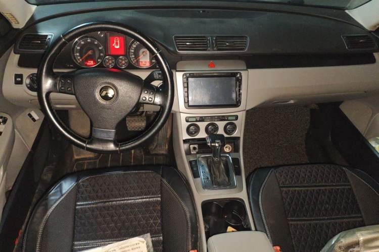 Used Volkswagen Magotan 2011 1.4 TSI Standard Edition Center Console