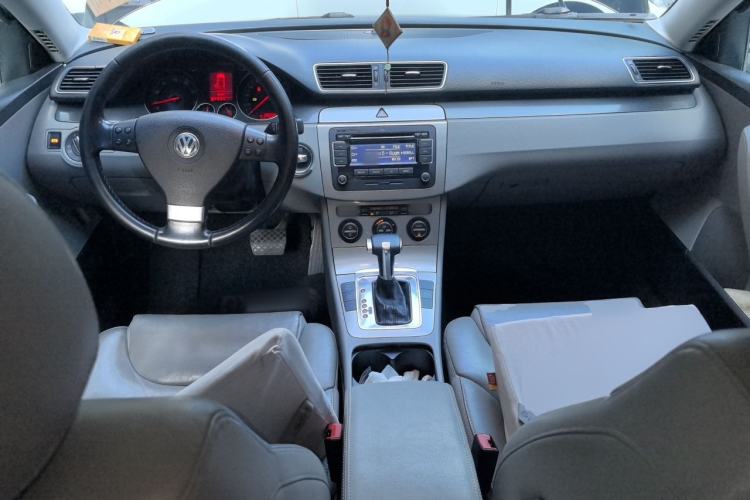 Used Volkswagen Magotan 2011 1.4 TSI Elite Edition Center Console