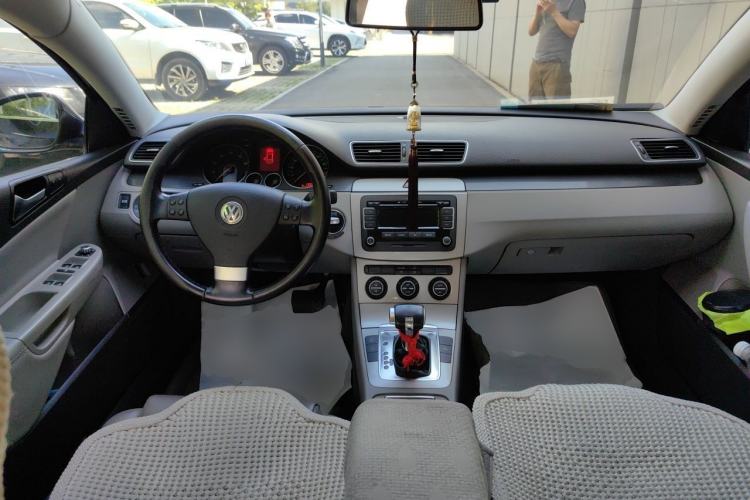 Used Volkswagen Magotan 2011 1.4 TSI Elite Edition Center Console