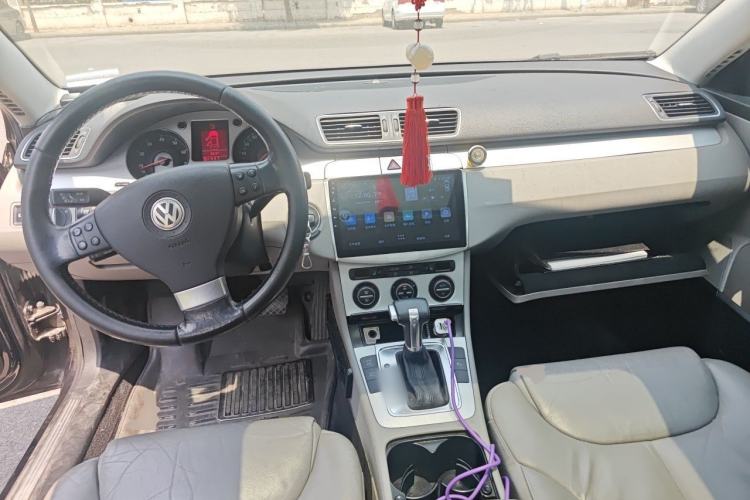 Used Volkswagen Magotan 2011 1.8TSI DSG Luxury Model Center Console