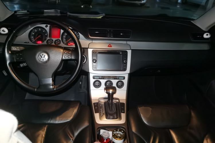 Used Volkswagen Magotan 2011 1.8TSI DSG Luxury Model Center Console