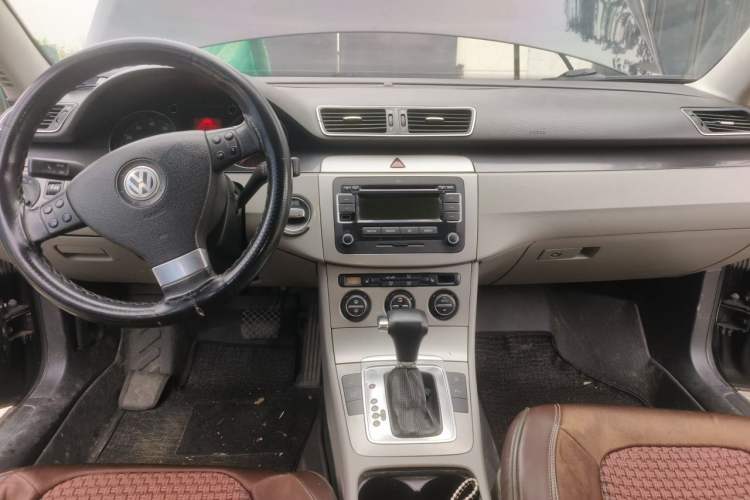 Used Volkswagen Magotan 2011 1.4 TSI Elite Edition Center Console