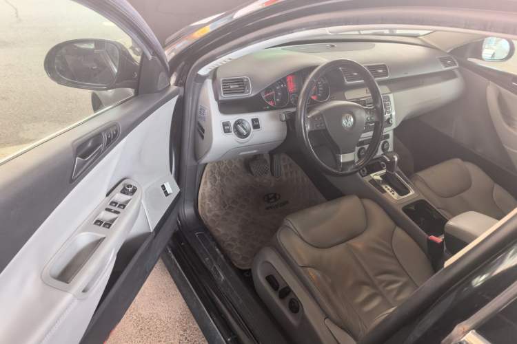 Used Volkswagen Magotan 2011 1.4 TSI Elite Edition Driver Seat
