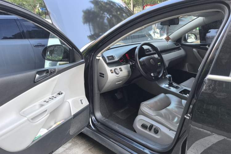 Used Volkswagen Magotan 2011 1.4 TSI Elite Edition Driver Seat