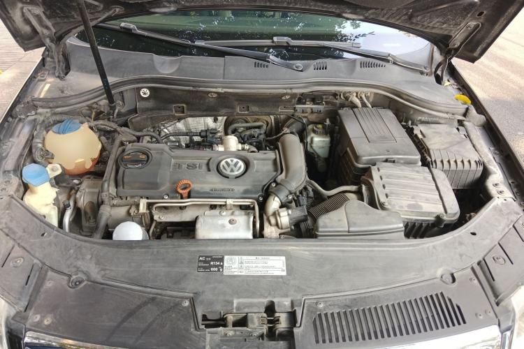 Used Volkswagen Magotan 2011 1.4 TSI Elite Edition Engine Bay