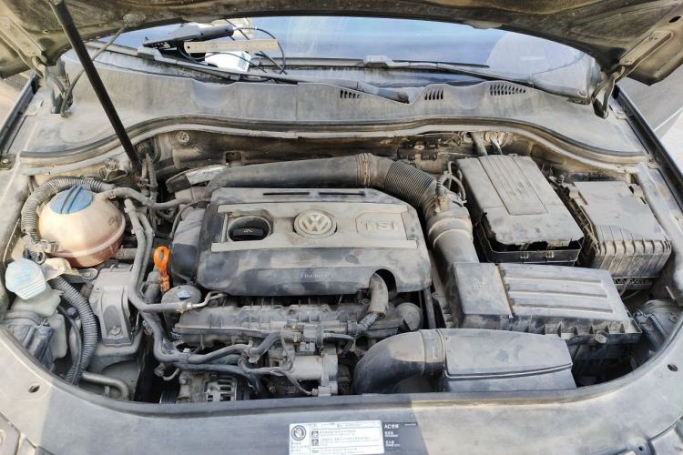 Used Volkswagen Magotan 2011 1.8TSI DSG Luxury Model Engine Bay