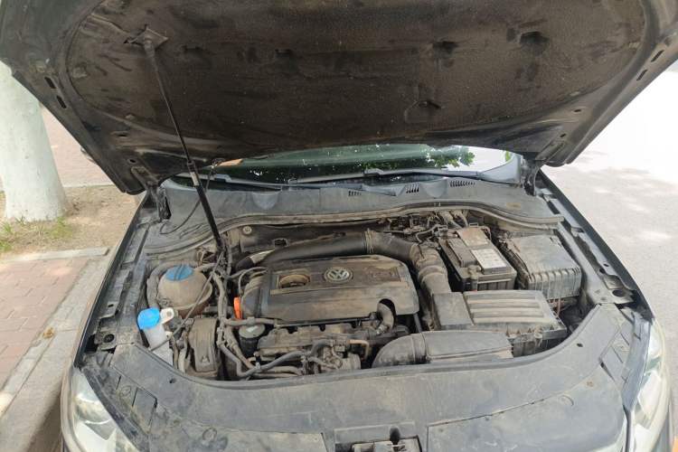 Used Volkswagen Magotan 2011 1.8TSI DSG Luxury Model Engine Bay