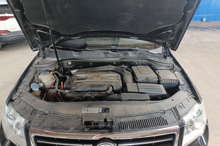 Used Volkswagen Magotan 2011 1.8TSI DSG Luxury Model Engine Bay