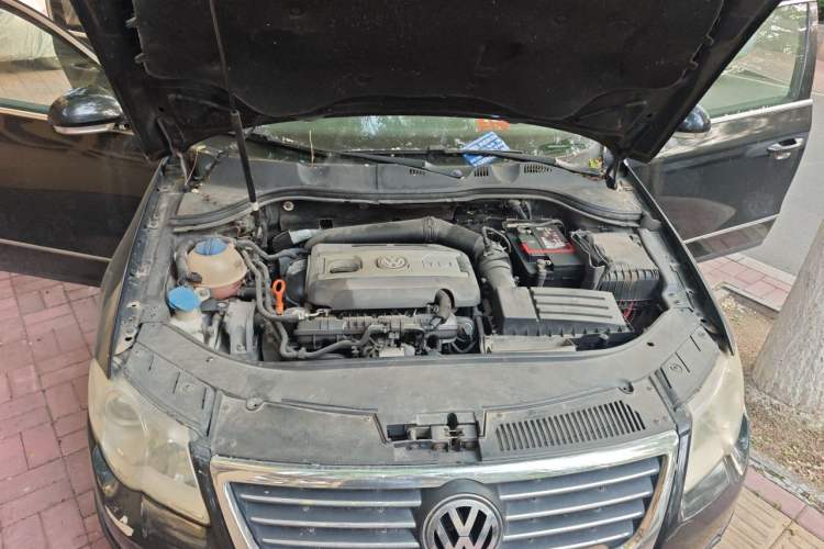 Used Volkswagen Magotan 2011 1.8TSI DSG Comfort Model Engine Bay