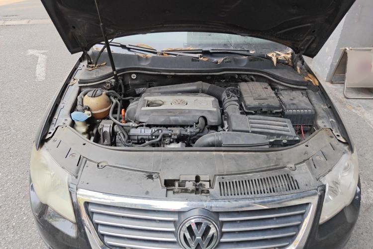 Used Volkswagen Magotan 2011 1.8TSI DSG Comfort Model Engine Bay