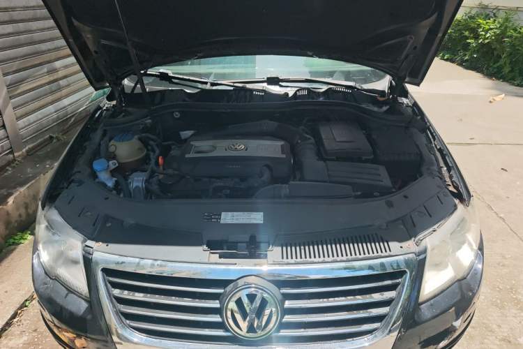 Used Volkswagen Magotan 2011 2.0 TSI DSG Comfort Edition Engine Bay