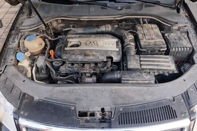 Used Volkswagen Magotan 2011 2.0 TSI DSG Luxury Edition Engine Bay