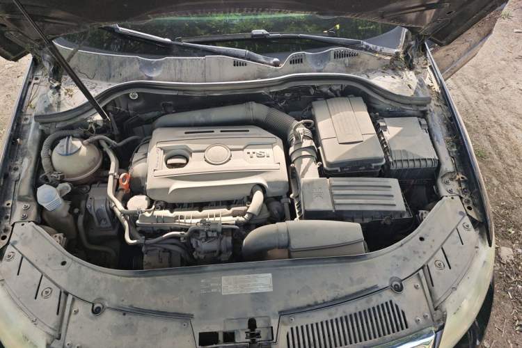 Used Volkswagen Magotan 2011 1.8TSI Manual Comfort Model Engine Bay