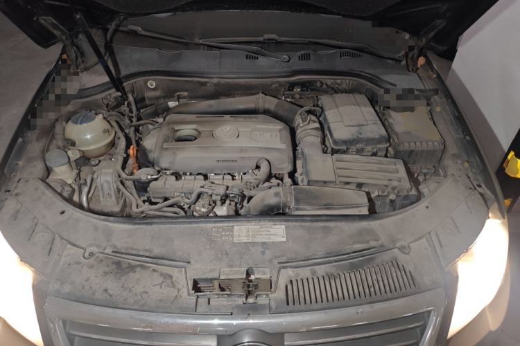 Used Volkswagen Magotan 2011 1.8TSI DSG Luxury Model Engine Bay