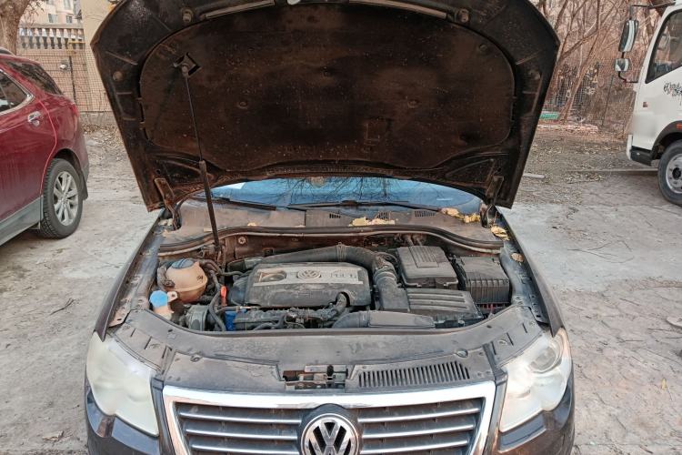 Used Volkswagen Magotan 2011 1.8TSI DSG Comfort Model Engine Bay