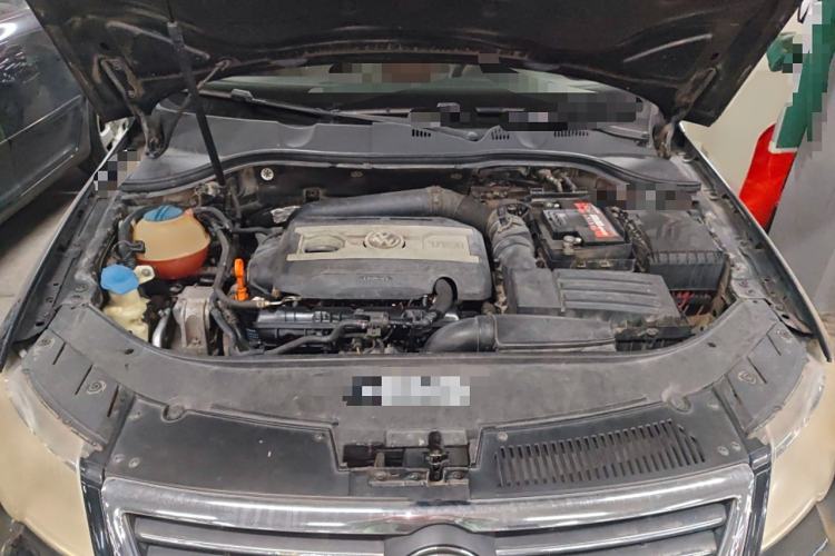 Used Volkswagen Magotan 2011 1.8TSI DSG Comfort Model Engine Bay