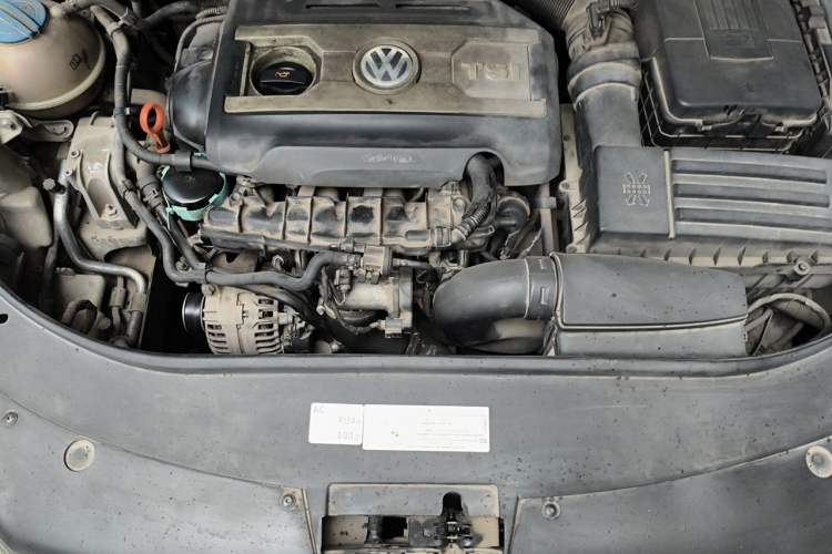 Used Volkswagen Magotan 2011 1.8TSI DSG Luxury Model Engine Bay