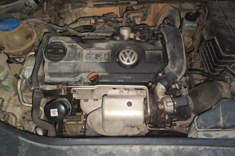 Used Volkswagen Magotan 2011 1.4 TSI Standard Edition Engine Bay