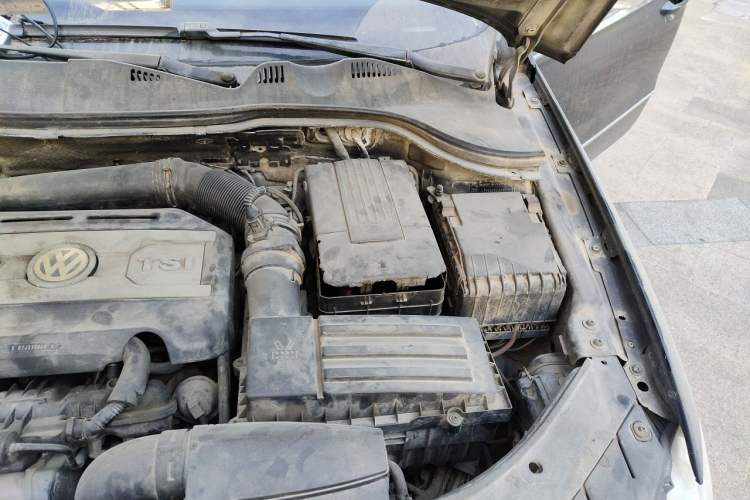 Used Volkswagen Magotan 2011 1.8TSI DSG Luxury Model Engine Bay Left