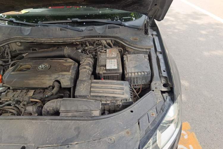 Used Volkswagen Magotan 2011 1.8TSI DSG Luxury Model Engine Bay Left