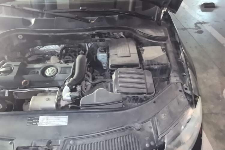 Used Volkswagen Magotan 2011 1.4 TSI Elite Edition Engine Bay Left