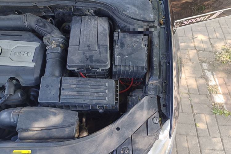 Used Volkswagen Magotan 2011 1.8TSI DSG Comfort Model Engine Bay Left