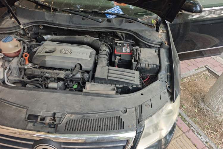 Used Volkswagen Magotan 2011 1.8TSI DSG Comfort Model Engine Bay Left