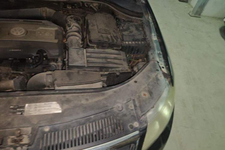 Used Volkswagen Magotan 2011 2.0 TSI DSG Luxury Edition Engine Bay Left