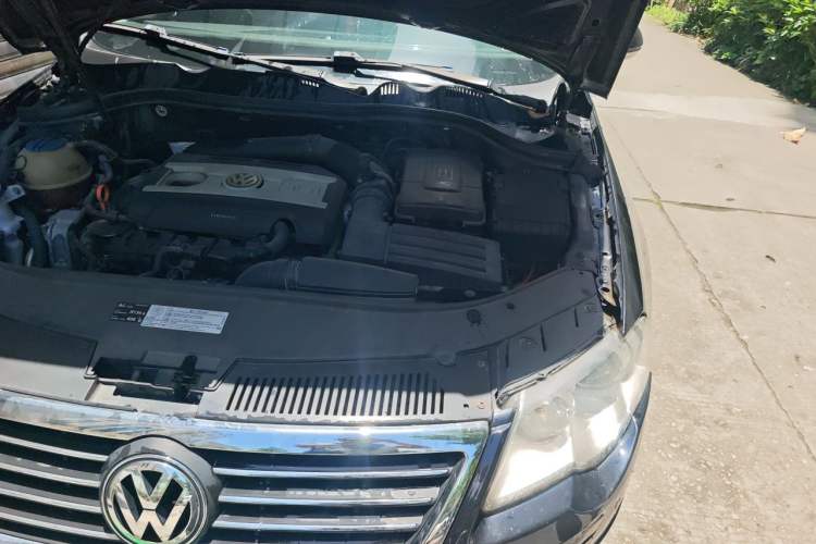 Used Volkswagen Magotan 2011 2.0 TSI DSG Comfort Edition Engine Bay Left