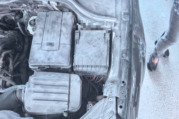 Used Volkswagen Magotan 2011 1.4 TSI Elite Edition Engine Bay Left