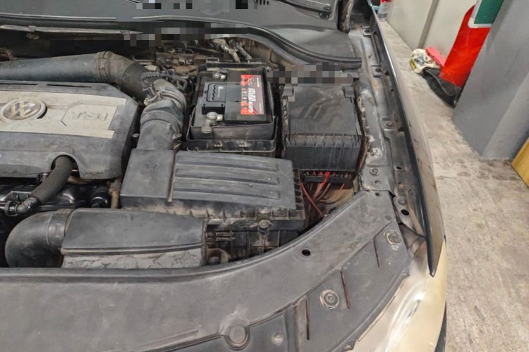 Used Volkswagen Magotan 2011 1.8TSI DSG Comfort Model Engine Bay Left